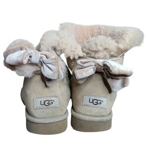 UGG Size 8 Minin Bailey Bow II Tan Sheepskin Pull On Ankle Boot
